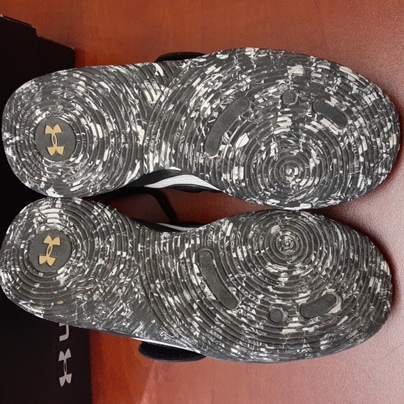 🎒 2/$30 👟 Under Armour Zone BB Youth Basketball Shoes Sz 3Y - Picture 4 of 11